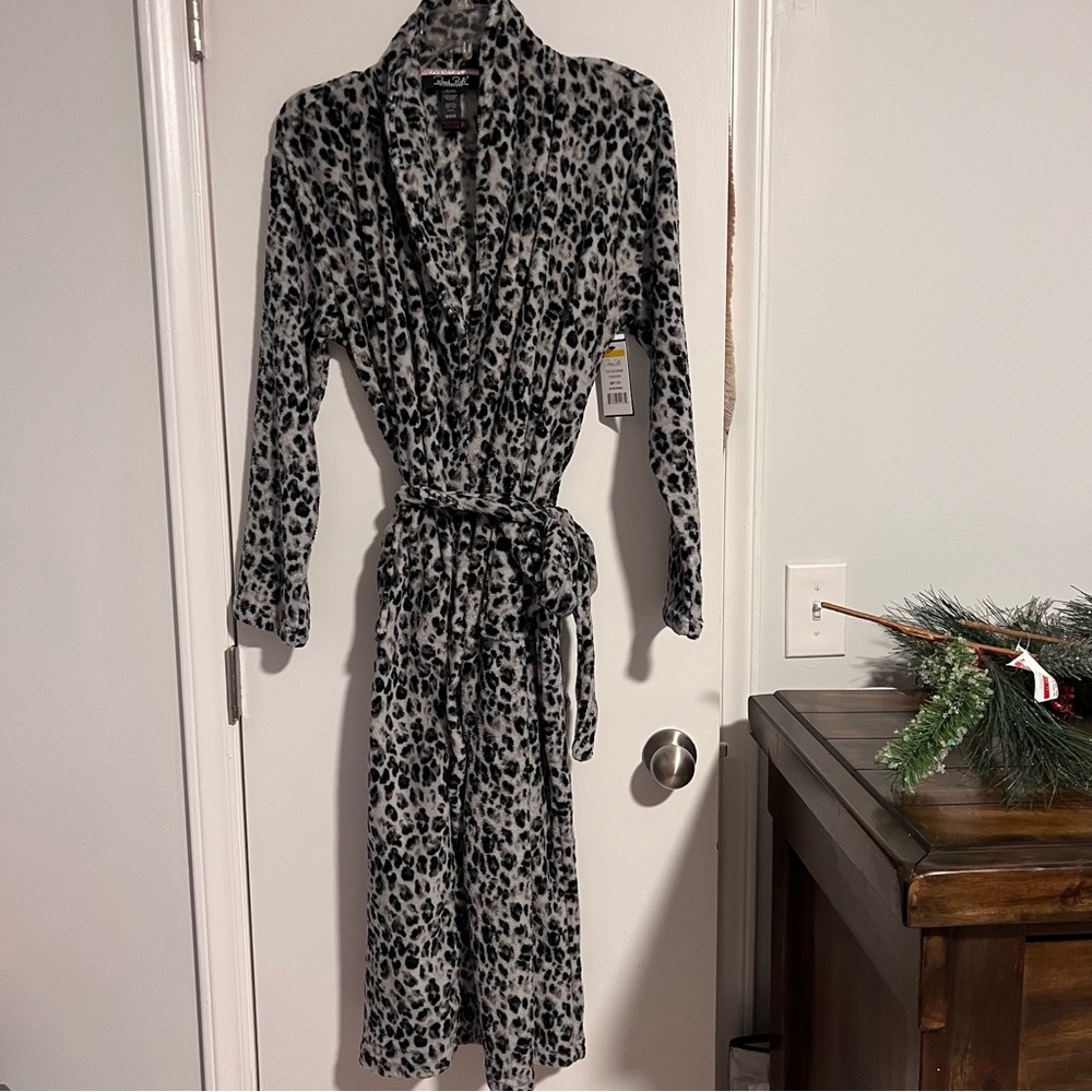 Rene Rofe Black and Gray Leopard Print Sleepwear Robe size M